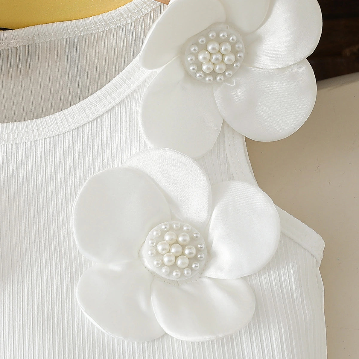 Girls White Flowers Applique Sleeveless Top With Wrap Skorts Set Sets