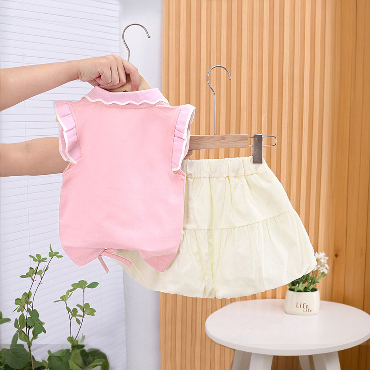 Girls Pink Cat Appliqued Flutter Sleeves Top With Balloon Shorts Set 2 pc. Sets