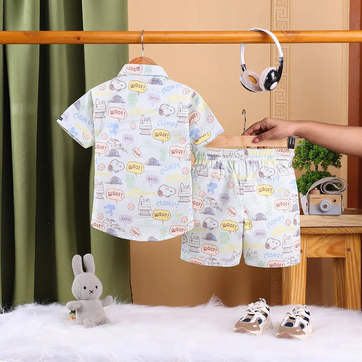 Boys White Graphic Printed Short Sleeves Shirt With T-Shirt And Printed Shorts Sets Sets