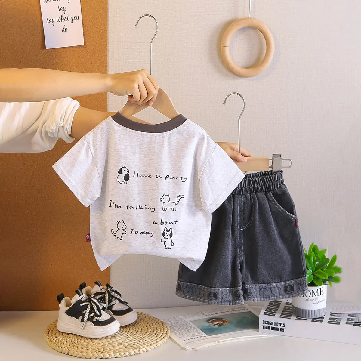 Boys Grey Animals Printed Short Sleeves T-Shirt With Denim Shorts Sets Sets