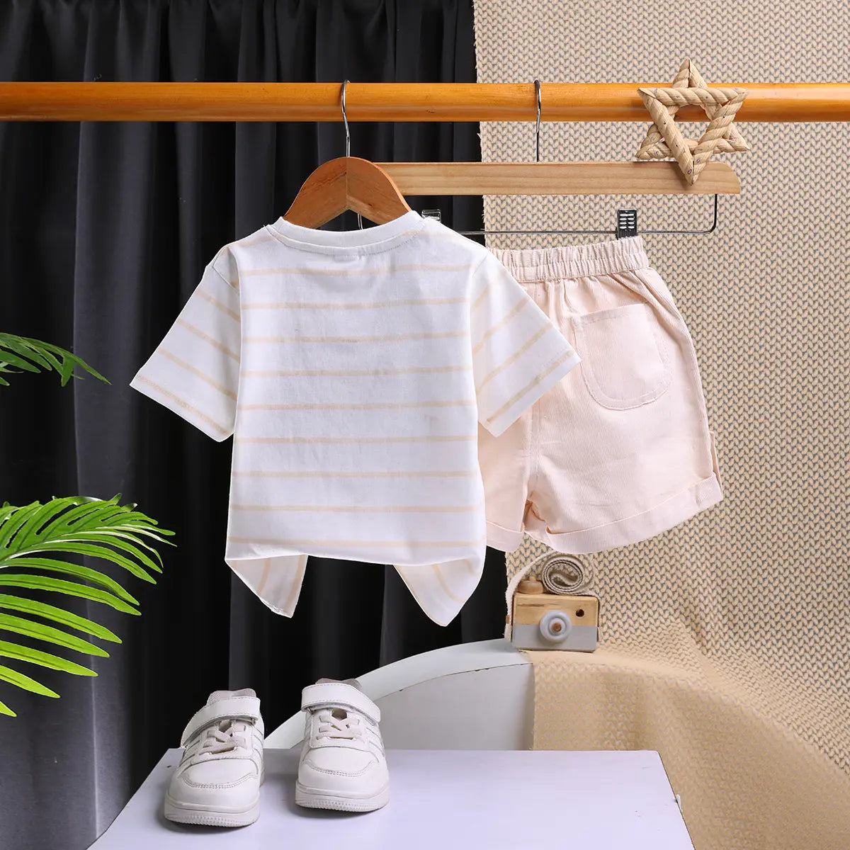 Boys Off White Stripes Typographic Printed T-Shirt With Shorts Sets Sets