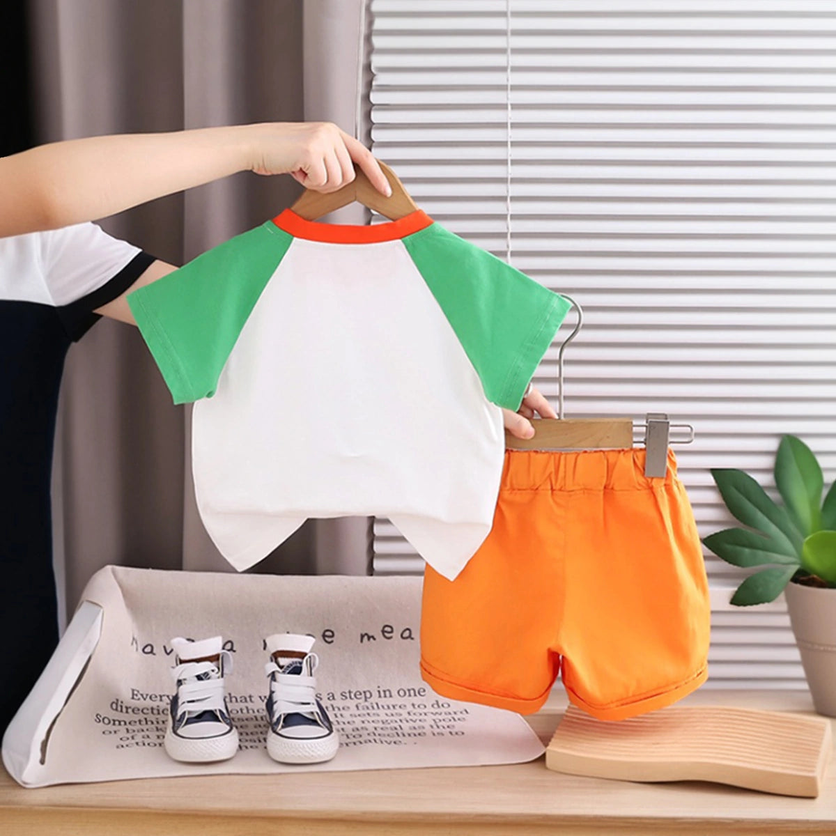 Boys Green Dog Applique Raglan Sleeve T-Shirt With Double Pockets Shorts Sets Sets