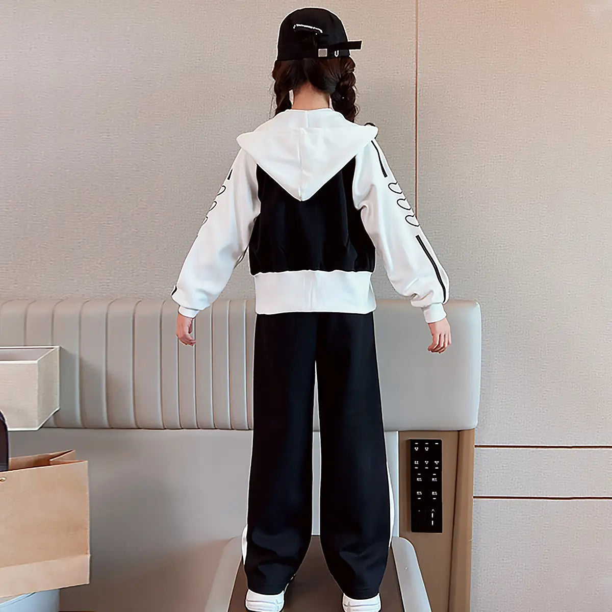 Girls Black Heart Printed Hooded Zipper Jacket With Pants set Sets