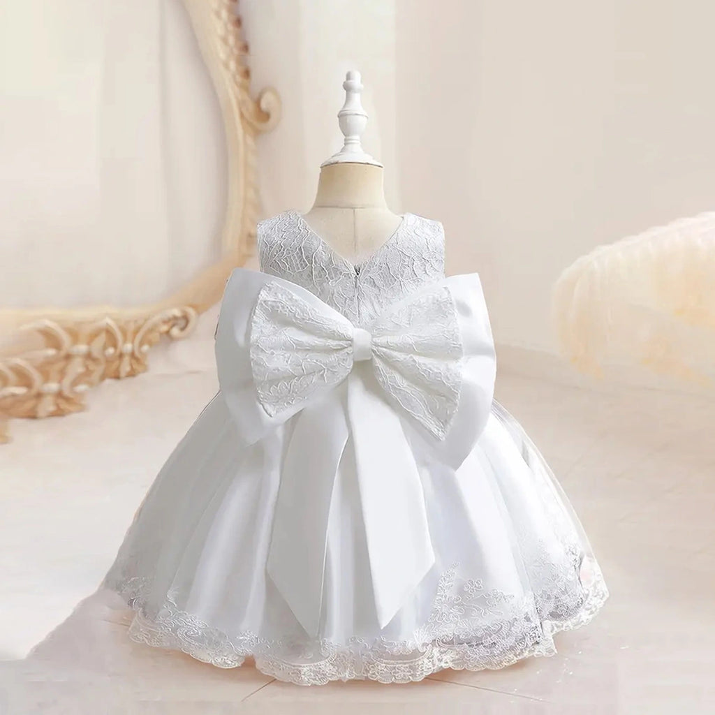 Girls White Sleeveless Scalloped Hem Party Wear Dress With Bow Party Dresses