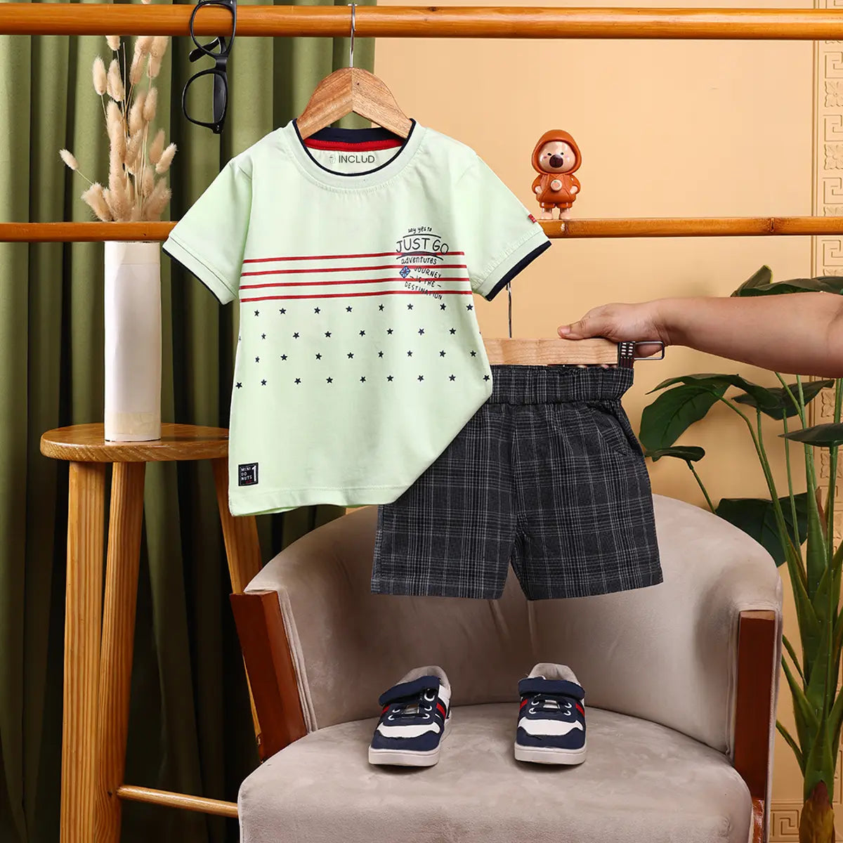 Boys Light Green Star Graphic Short Sleeve T-Shirt With Checked Shorts Sets Sets Light Green 6-12 M