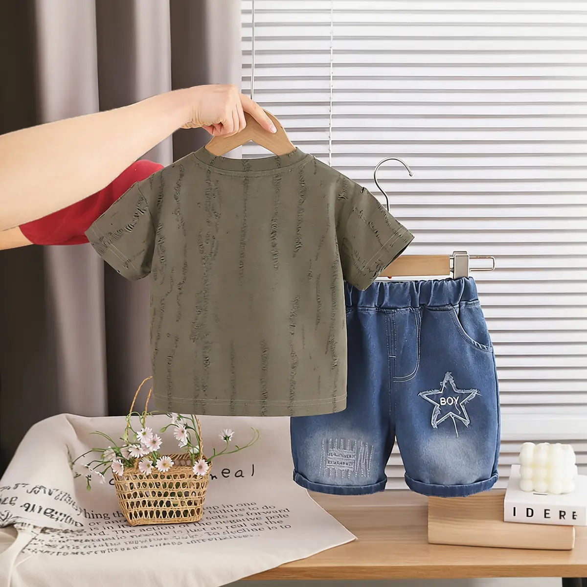 Boys Green Distress Print Star Applique T-Shirt With Denim Shorts Sets Sets