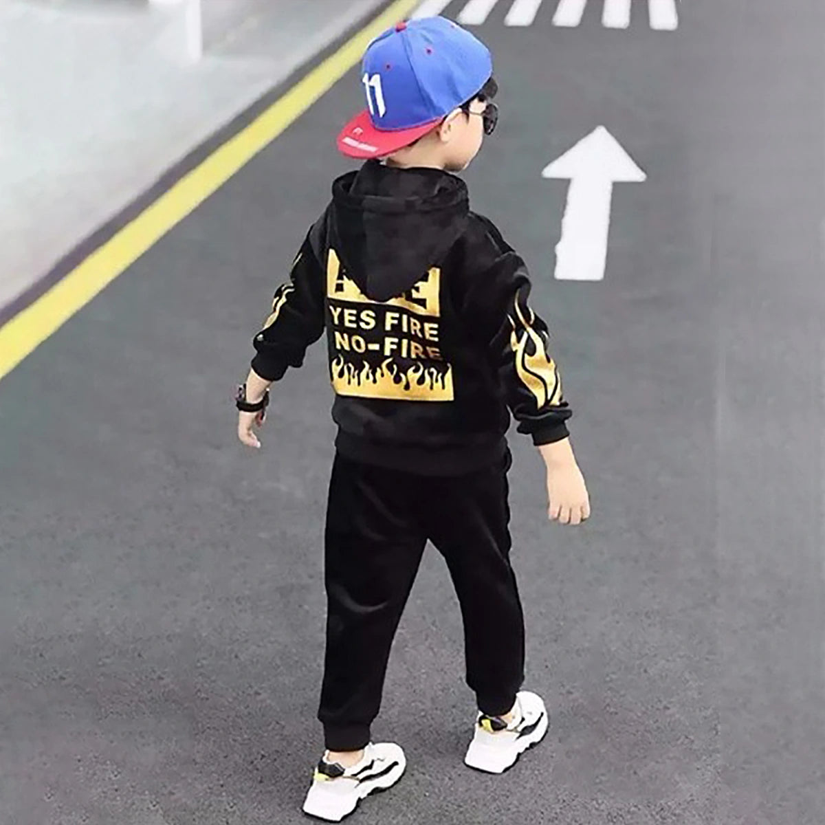 Boys Black Typographic Printed Hooded Zip-up Jacket With Jogger Sets Sets