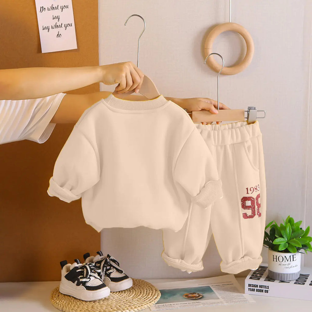 Boys Beige Alphanumeric Printed sweatshirt With Jogger Sets Sets