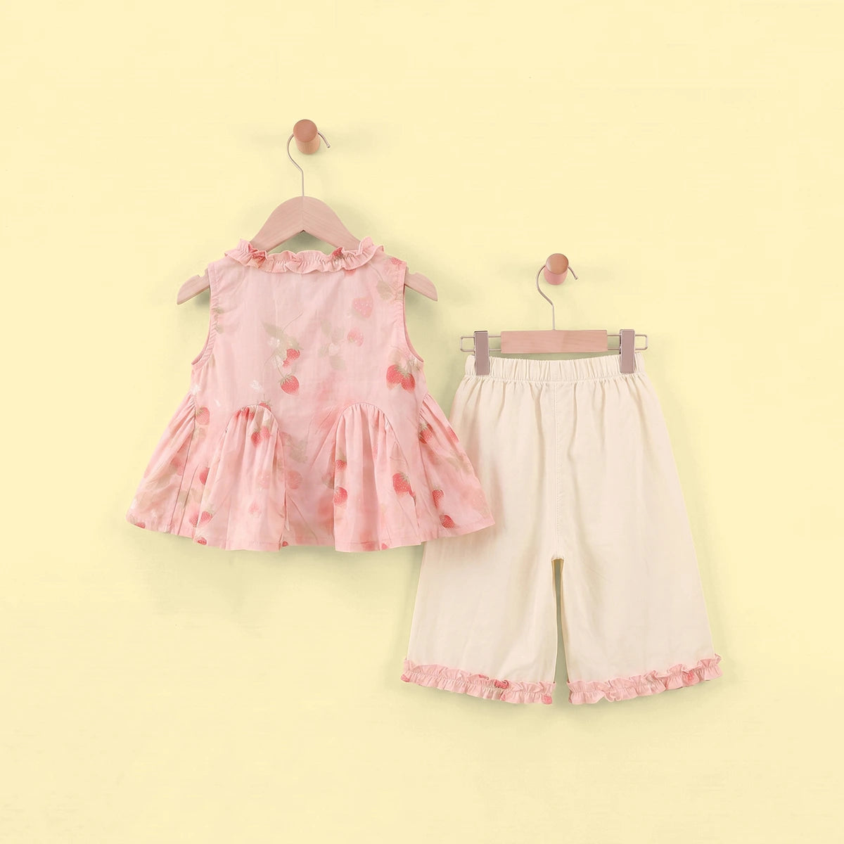 Girls Light Pink Strawberry Print Sleeveless Top With Pants Sets 2 pc. Sets