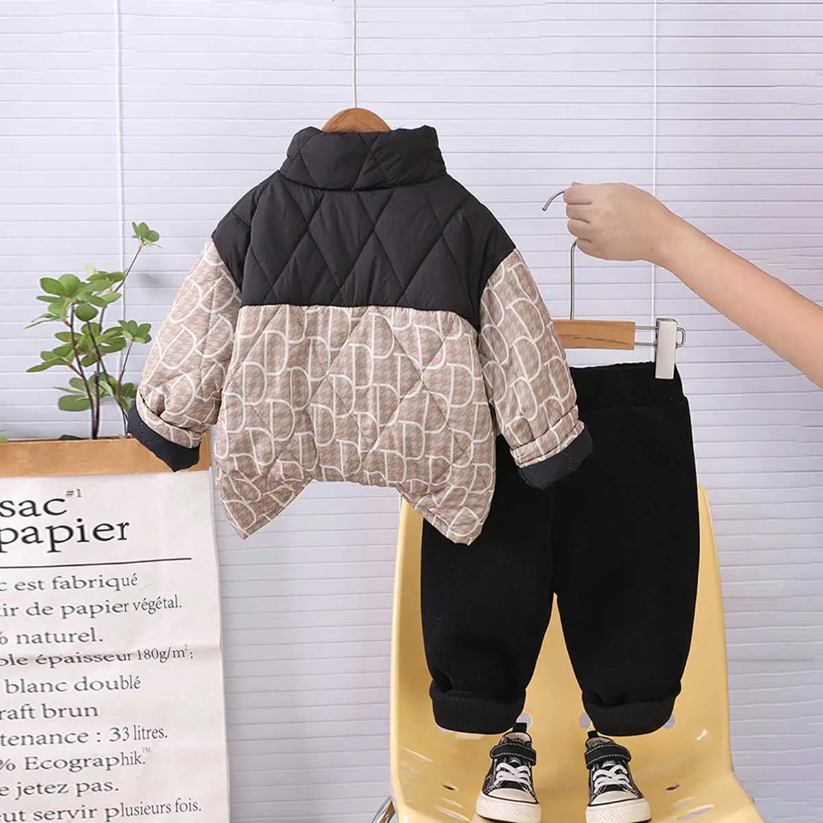 Boys Black Abstract Printed Quilted Puffer Jacket With Jogger Sets Sets
