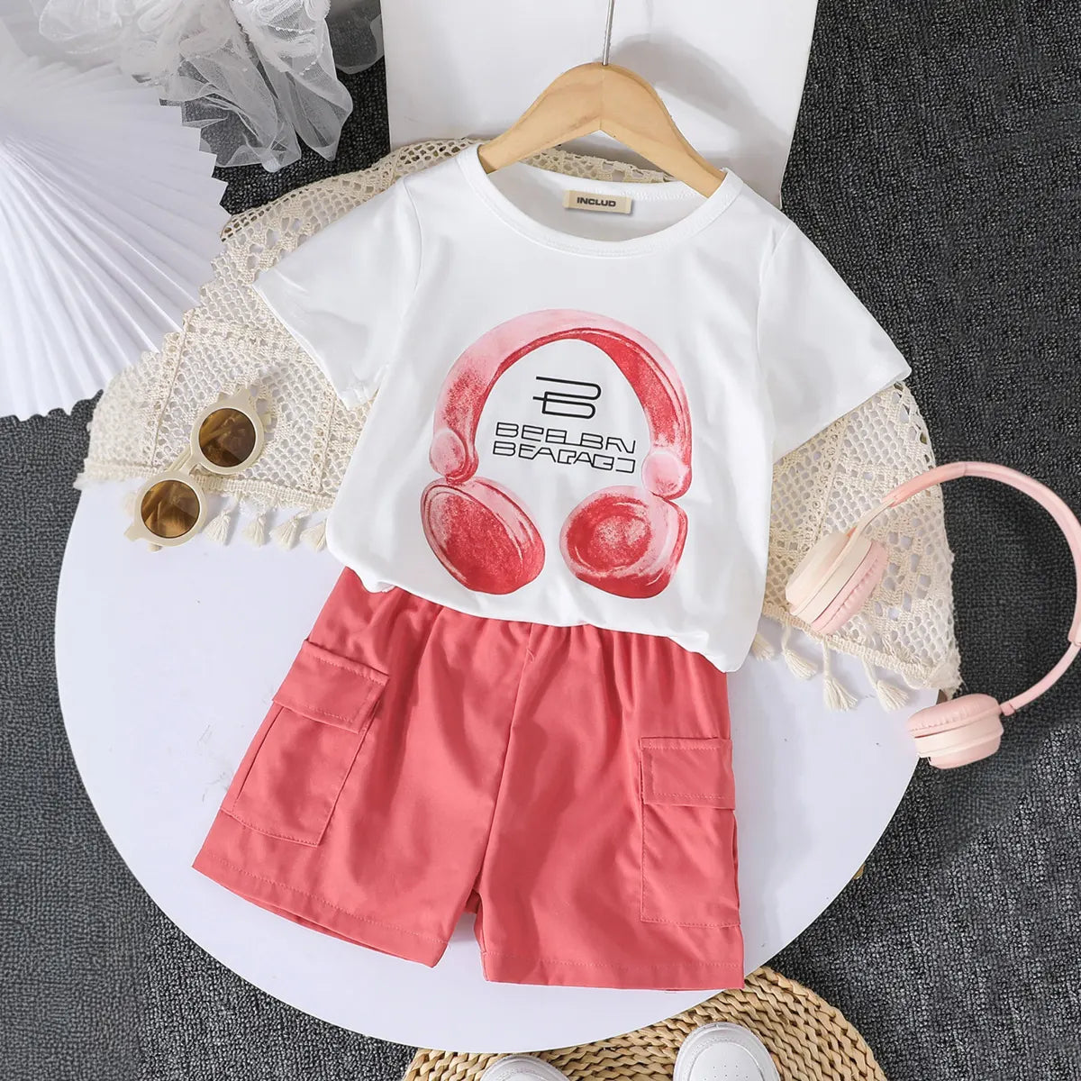 Girls White Headphones Printed T-Shirt With Cargo Shorts Sets Sets White 3-4 Y