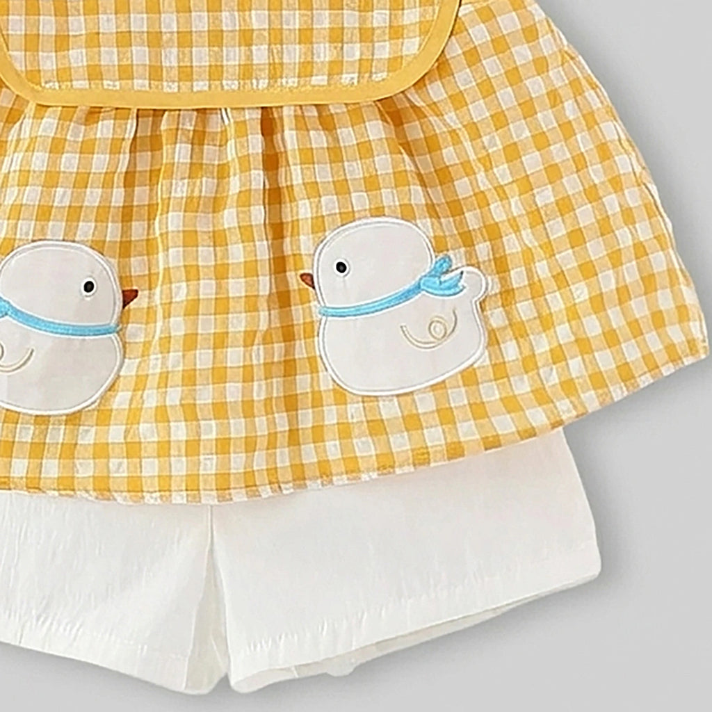 Girls Yellow Checked Duck Applique Top With Shorts Sets Sets