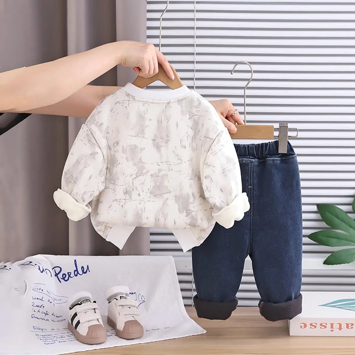 Boys Off White Abstract Printed Sweatshirt With Denim Pants Set Sets