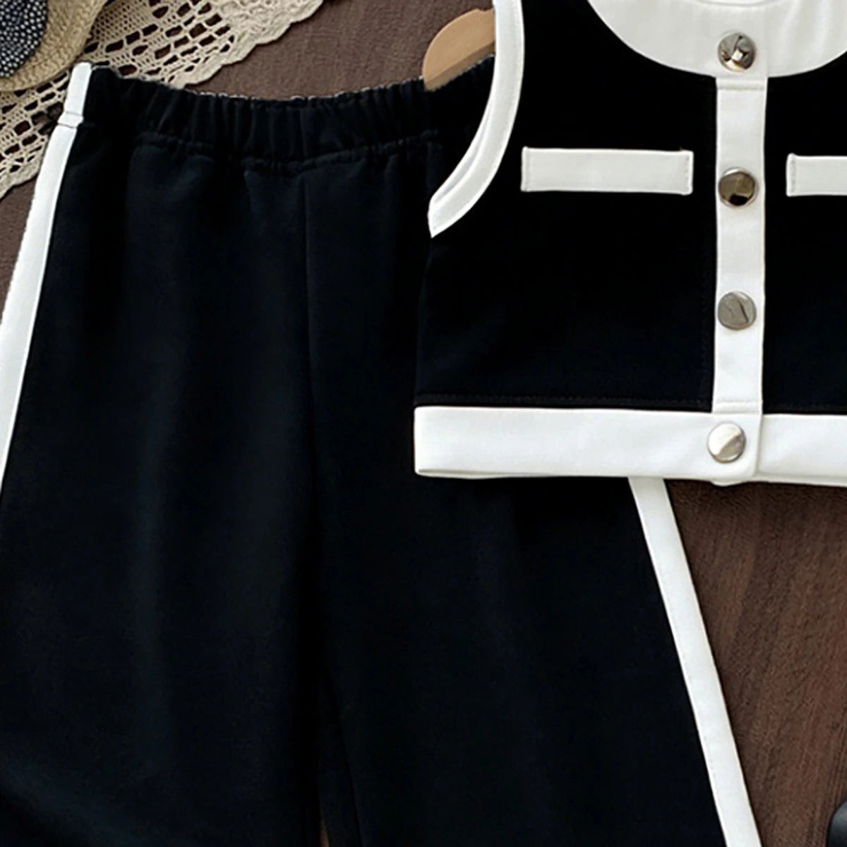 Girls Black Color-blocked Sleeveless Top With Elasticated Wide-Leg Pants Sets 2 pc. Sets