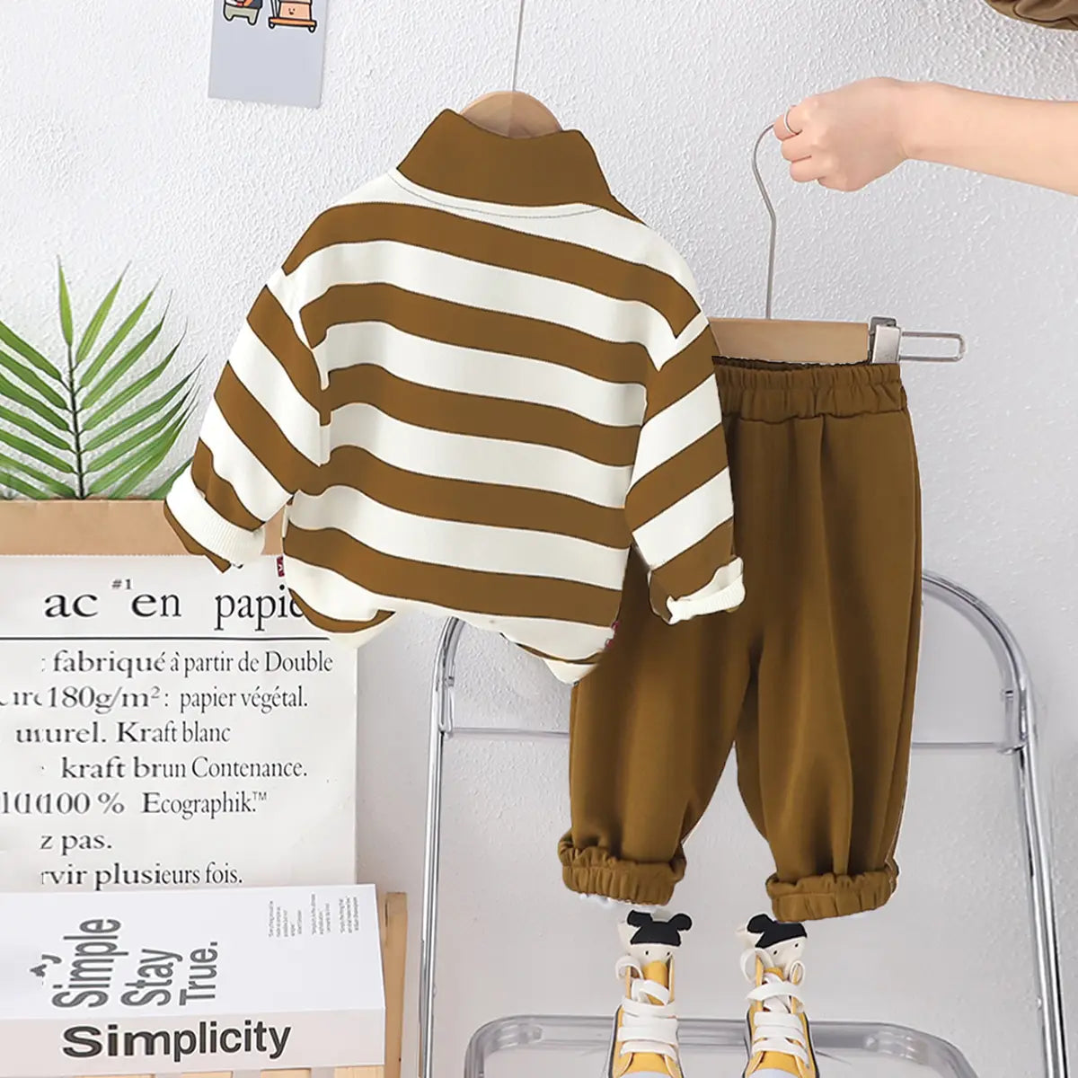 Boys Brown Stripes Hal Zipper Sweatshirt With Jogger Sets Sets
