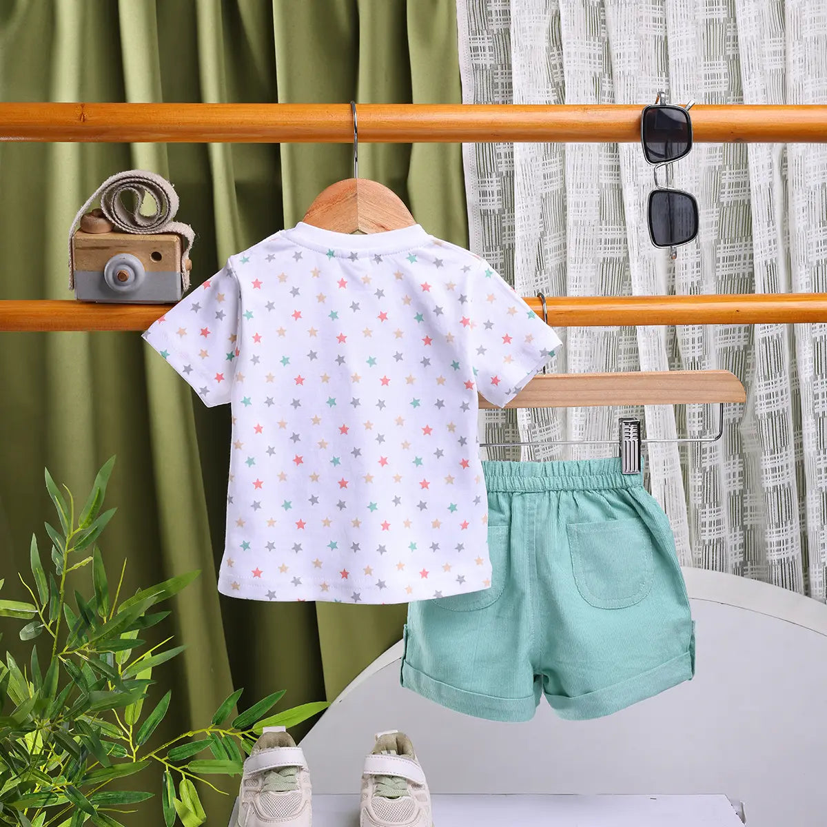 Boys Multicolor Star Printed T-Shirt With Sea Green Shorts Sets Sets