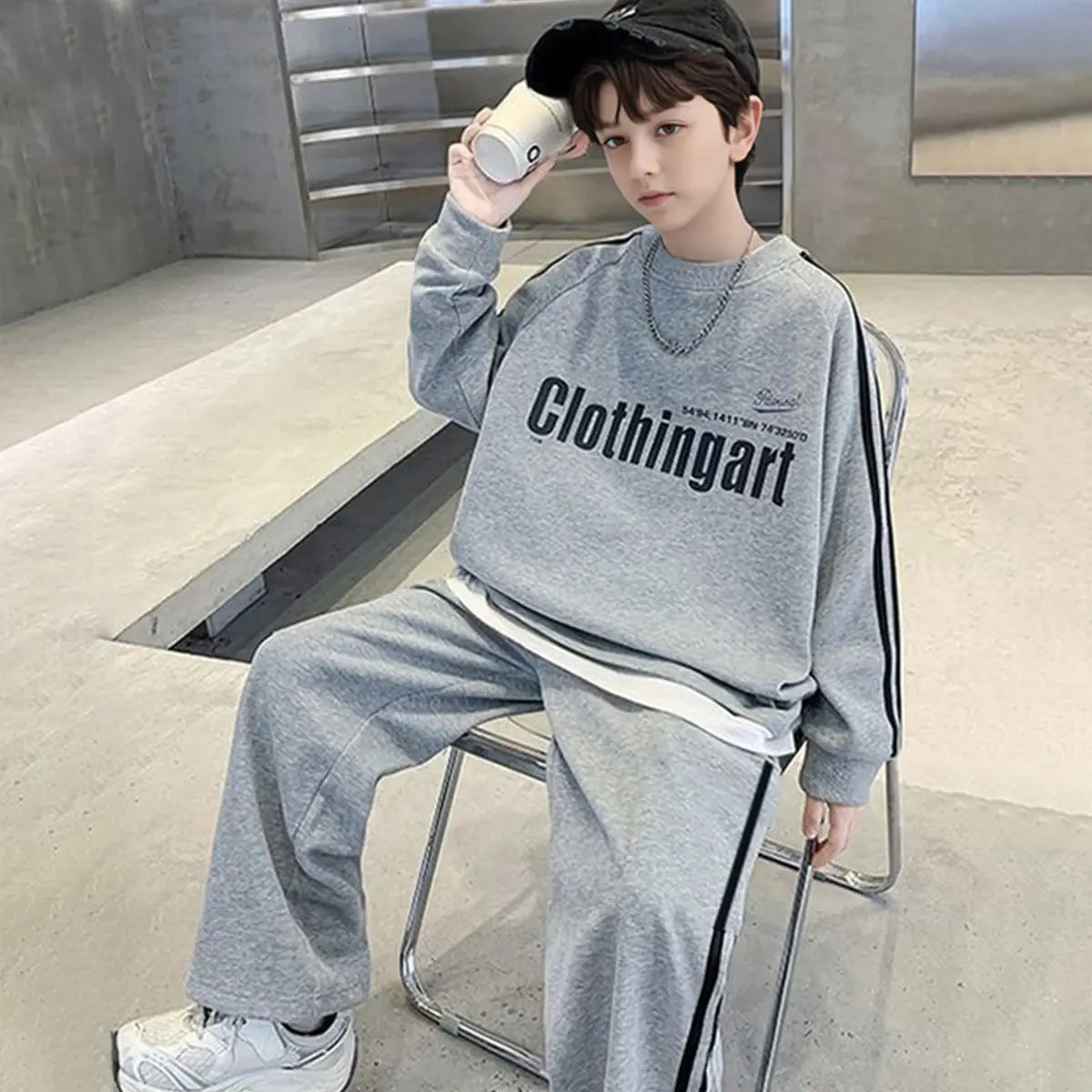 Boys Grey Typographic Printed Sweatshirt With Pants Set Sets