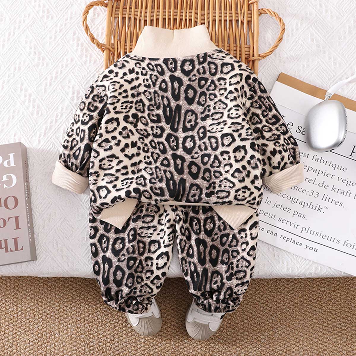 Boys Off-White Animal Print Zipper Jacket with T-shirt & Joggers Set Sets