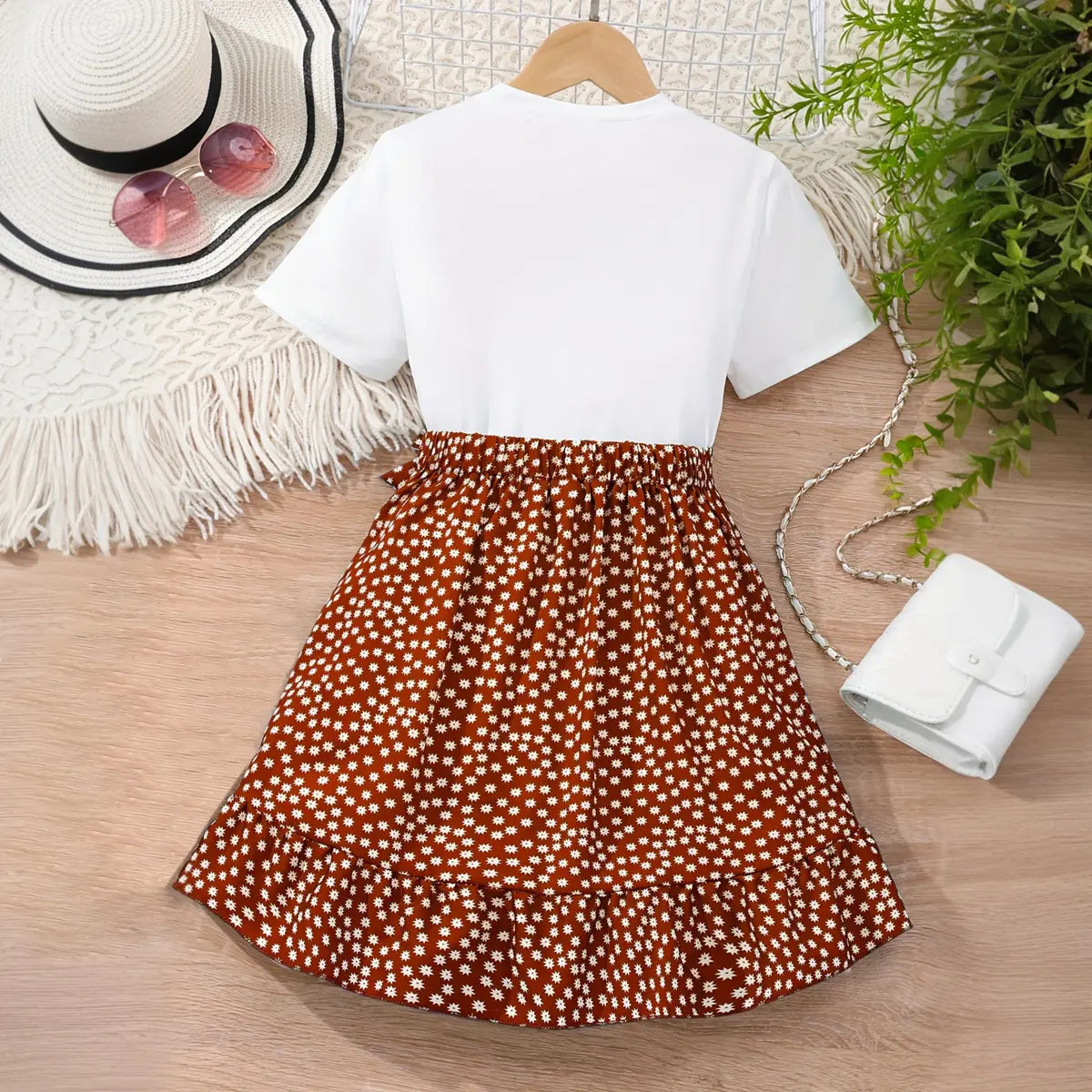 Girls White Graphics Short Sleeves T-Shirt With Skirt Sets Sets
