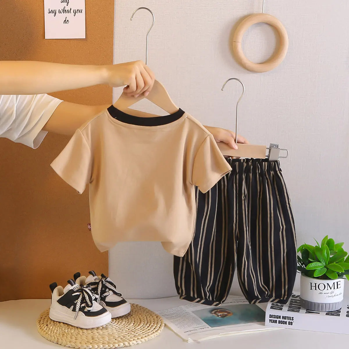 Boys Khaki Cat Printed T-Shirt With Stripe Pants Sets Sets