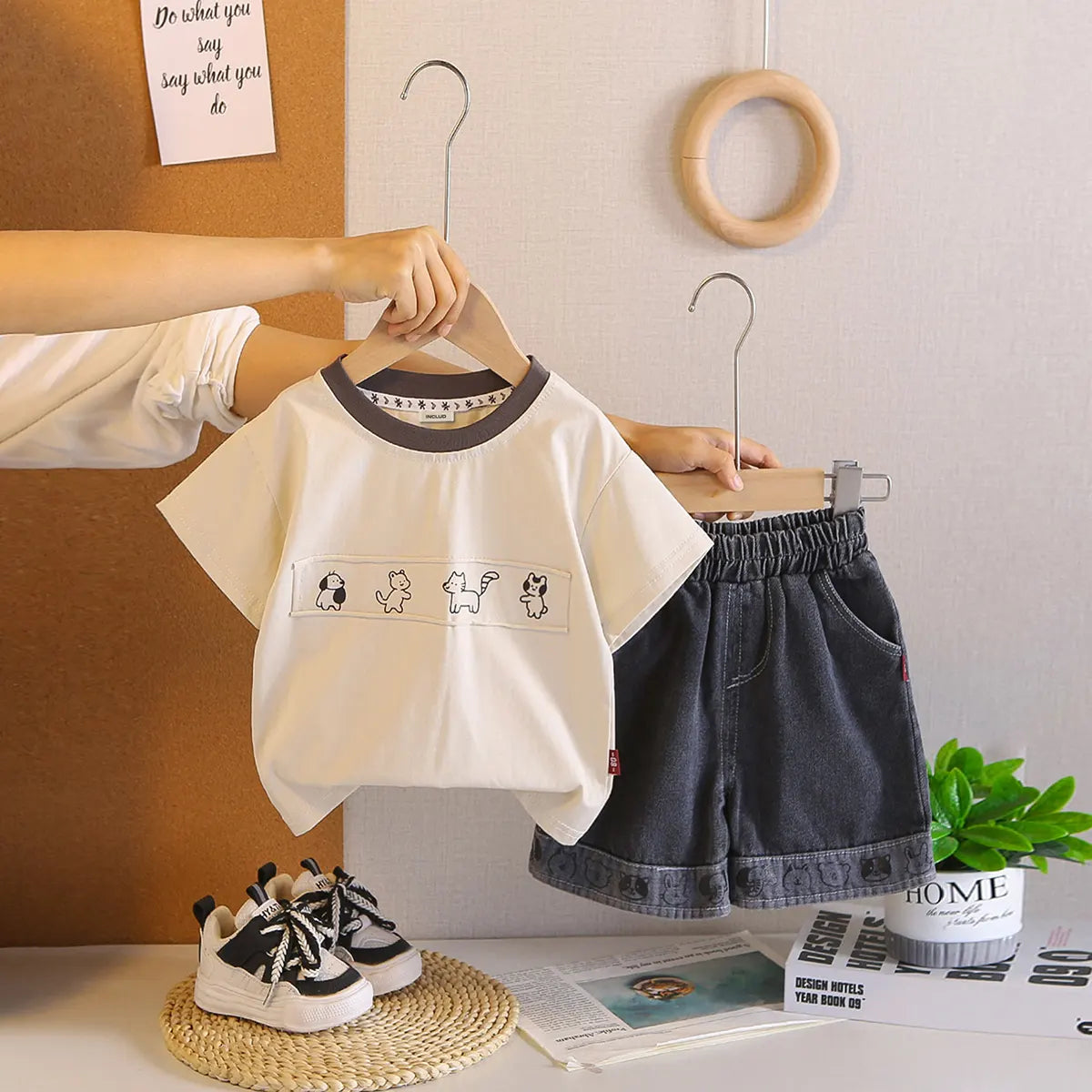 Boys Beige Animals Printed Short Sleeves T-Shirt With Denim Shorts Sets Sets Beige 1-2 Y