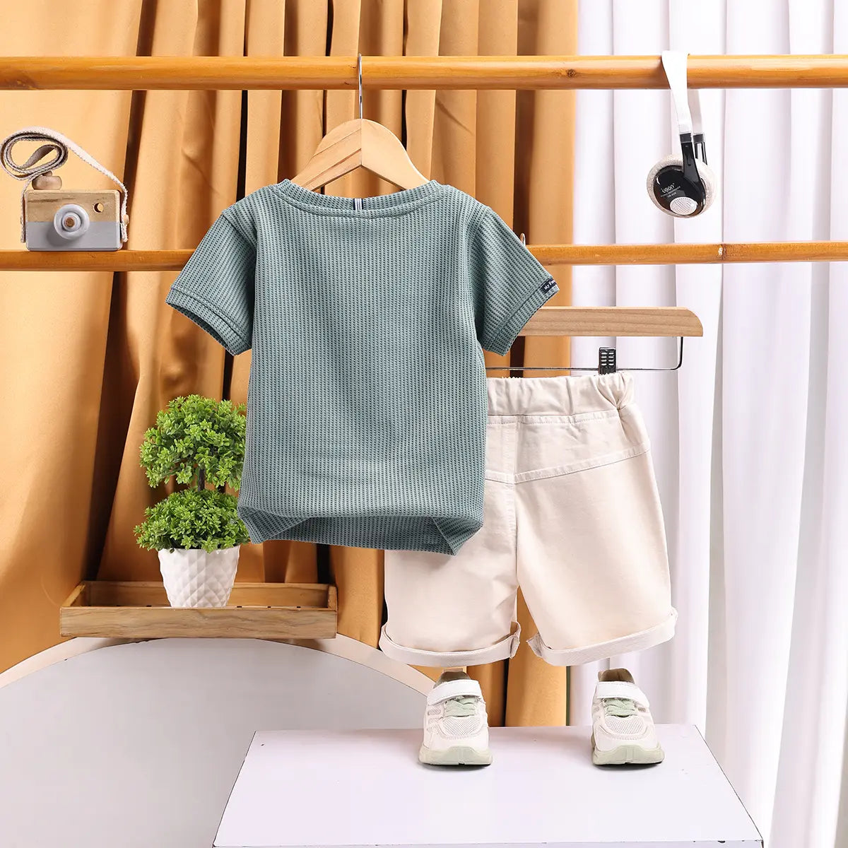 Boys Green Typography Printed T-Shirt With Shorts Set Sets