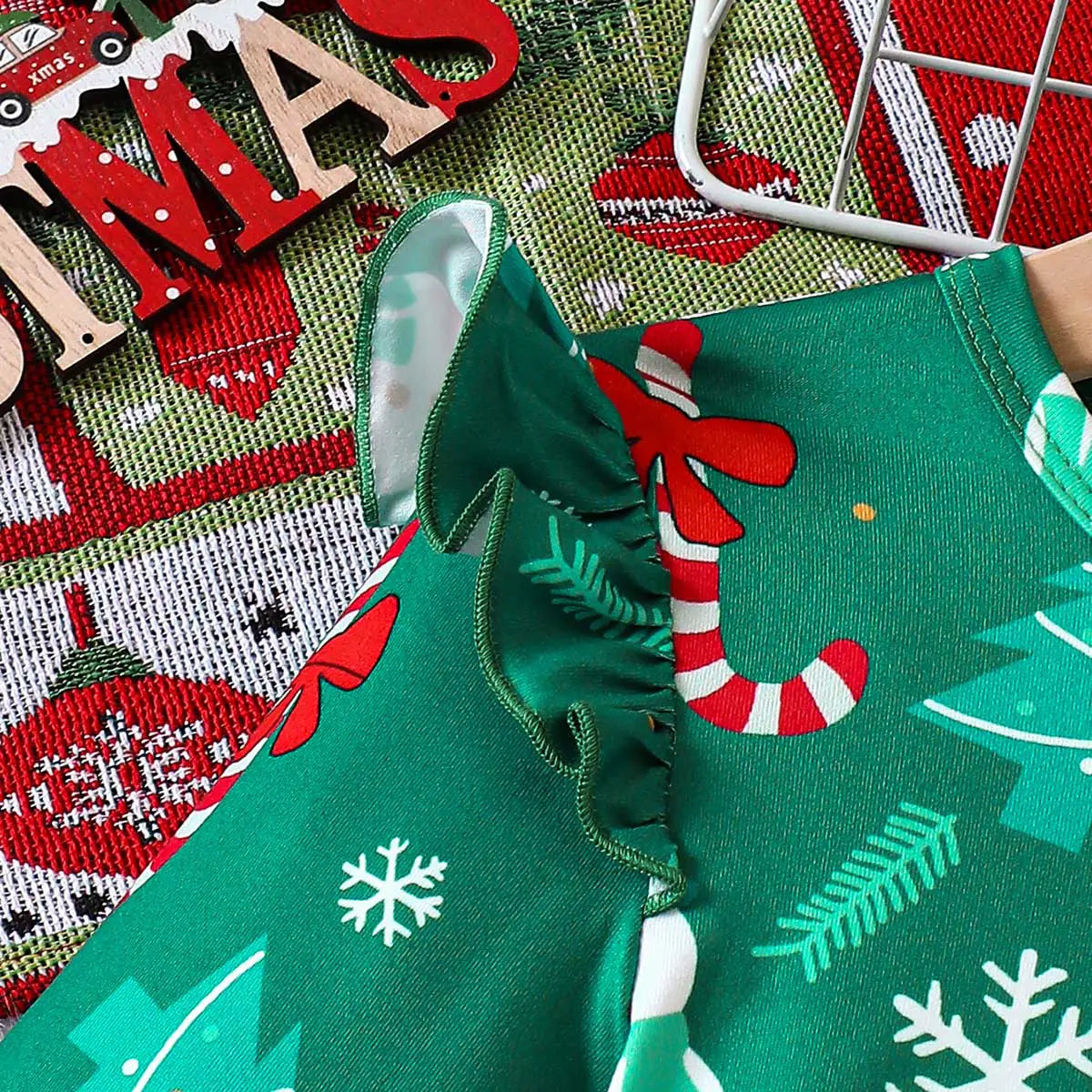 Girls Green Christmas Theme Printed Fit & Flare Dress Casual Dresses
