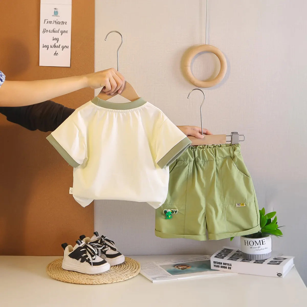 Boys Green Dinosaur Printed T-Shirt With Shorts Sets Sets