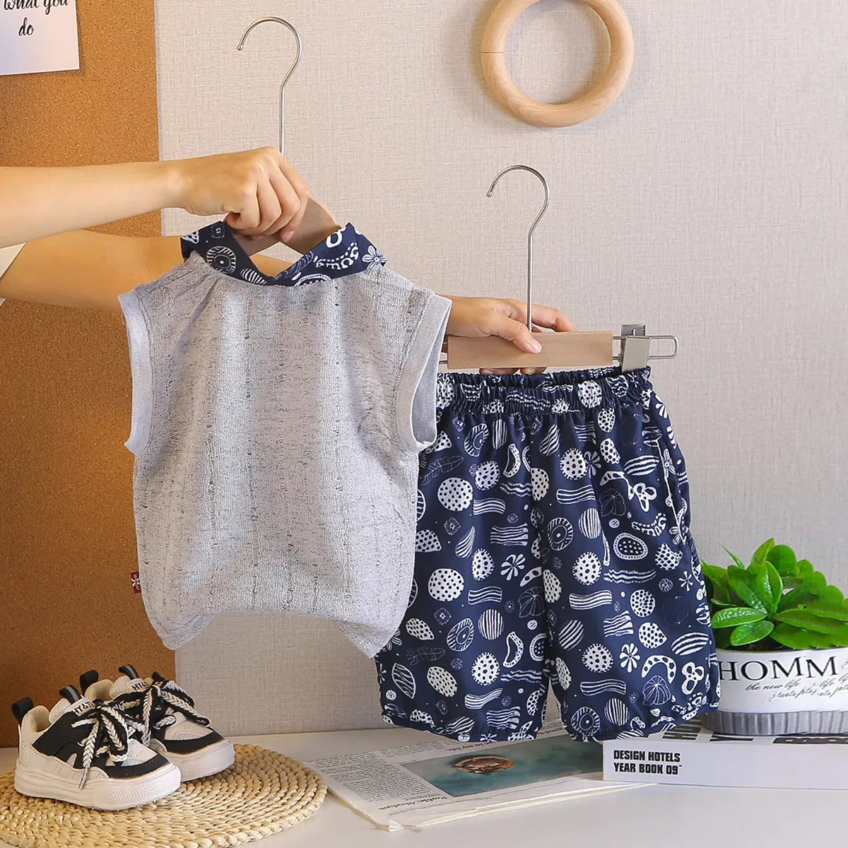 Boys Grey Textured Sleeveless Polo T-Shirt With Printed Shorts Sets Sets