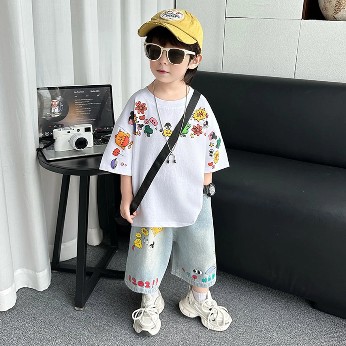 Boys White Graphics Oversized T-Shirt With Denim Cropped Pants Set Sets