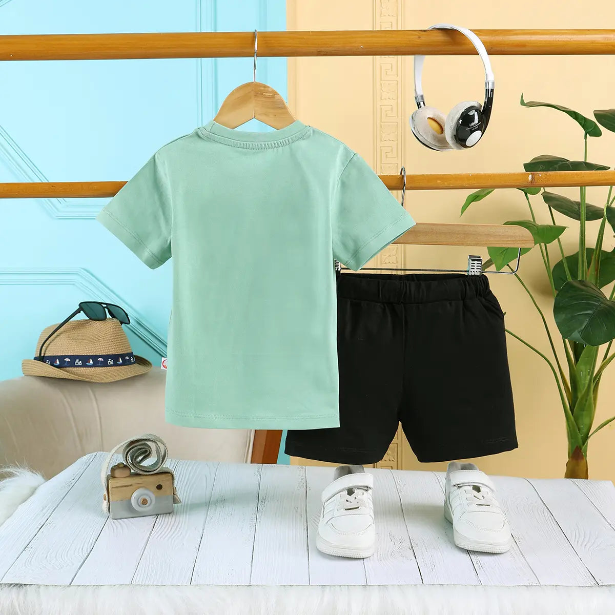 Boys Green Logo Print Short Sleeve T-Shirt With Drawstring Shorts Sets Sets