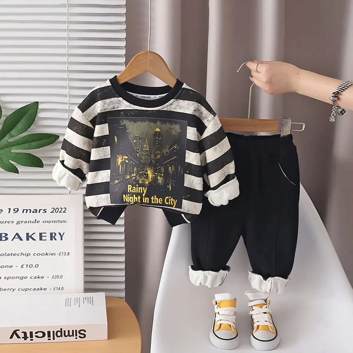 Boys Off White Stripes Graphic Printed Sweatshirt With Jogger Sets Sets Off White 1-2 Y