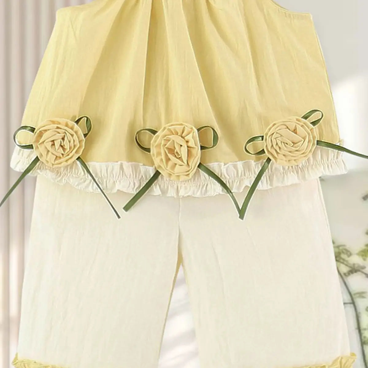 Girls Yellow Rose Applique Sleeveless Top With Pants Sets Sets