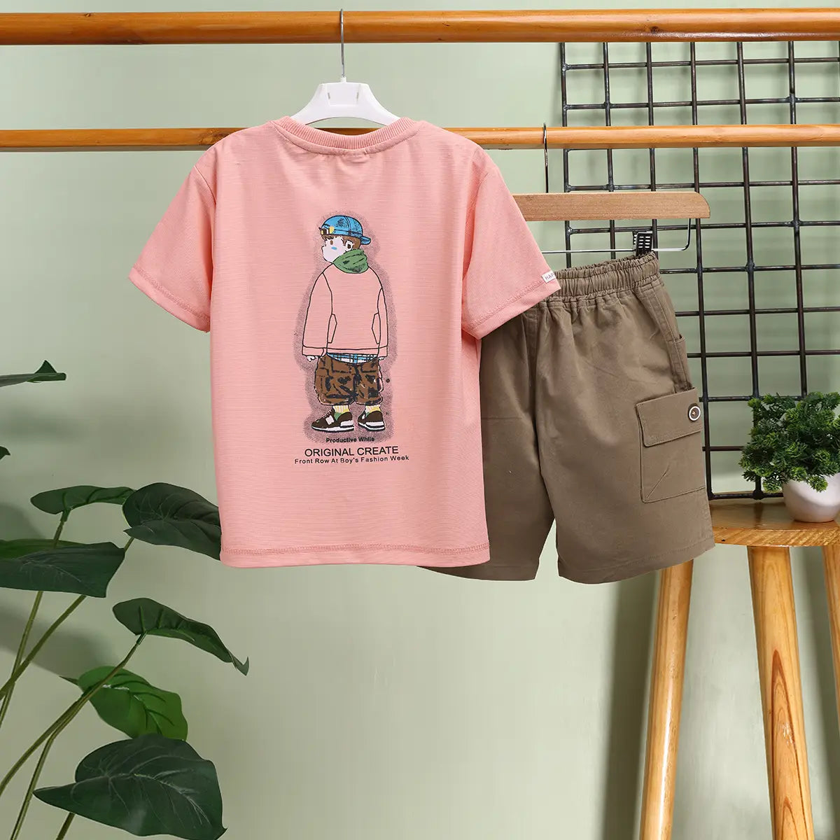 Boys Peach Typographic Printed T-Shirt With Cargo Shorts Sets Sets