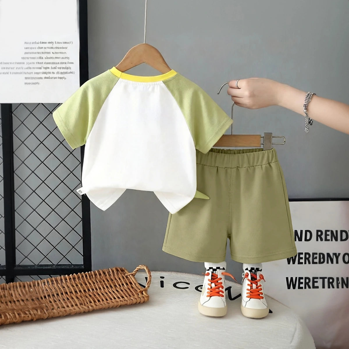 Boys Green Dinosaur Cartoon Print T-Shirt With Shorts Set Sets