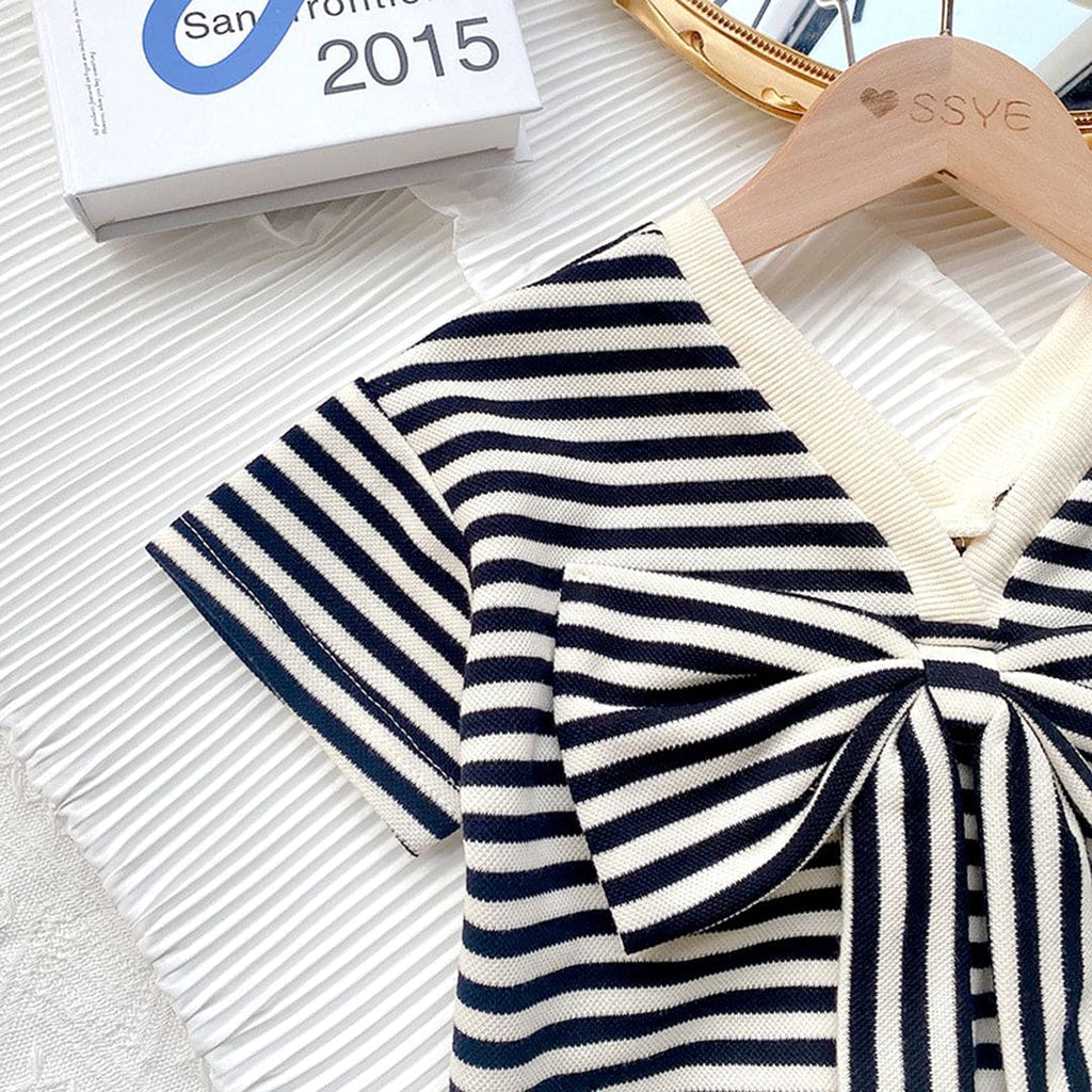 Girls Striped Bow Applique Top With Shorts Sets   
