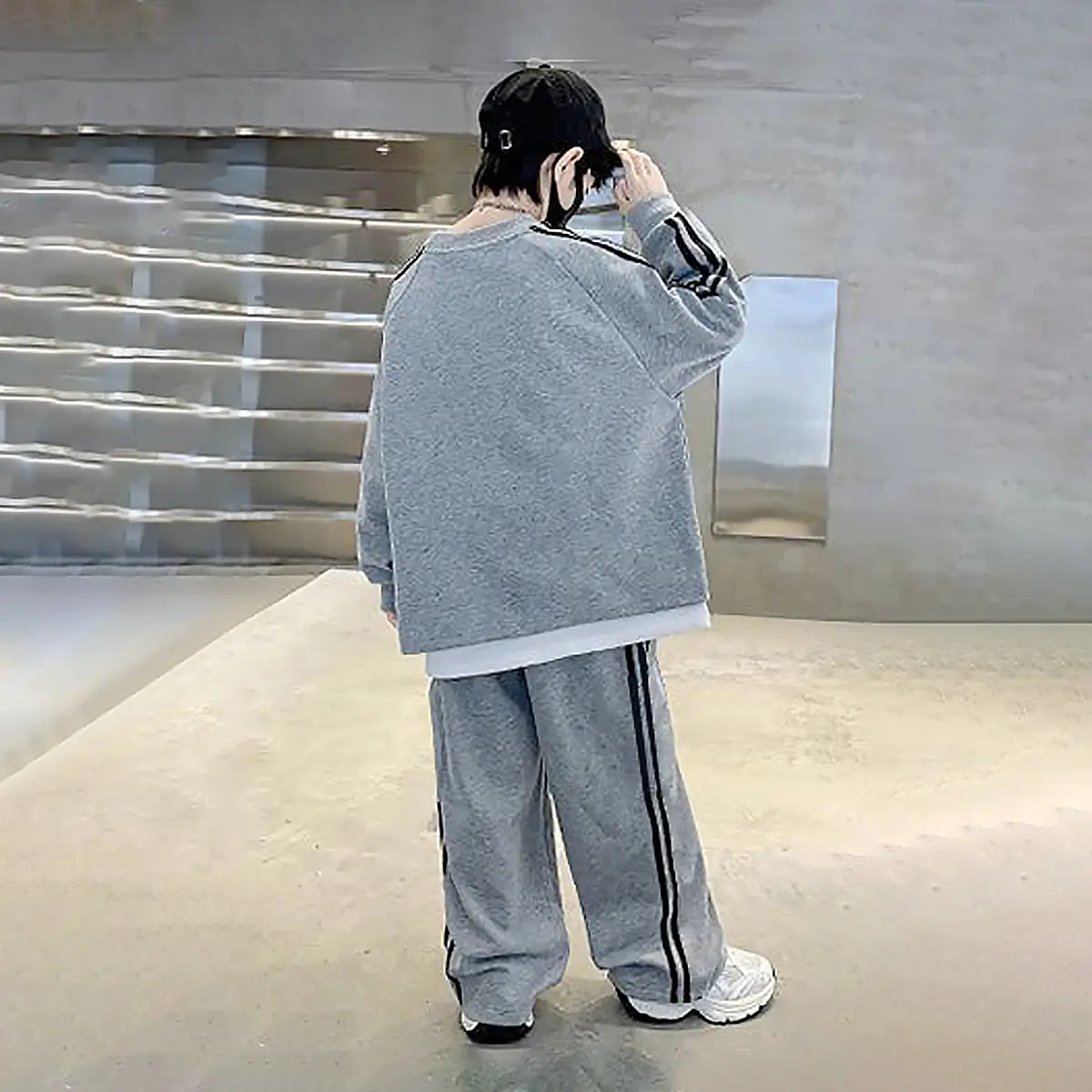 Boys Grey Typographic Printed Sweatshirt With Pants Set Sets