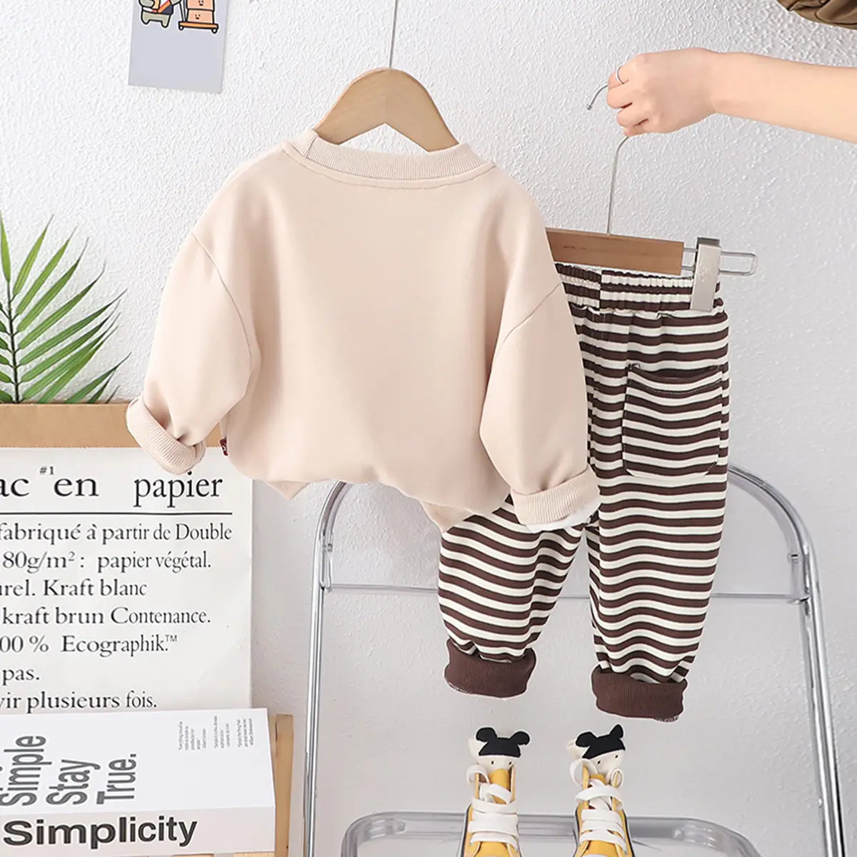 Girls Beige Typographic Printed Sweatshirt With Stripes Jogger Sets Sets