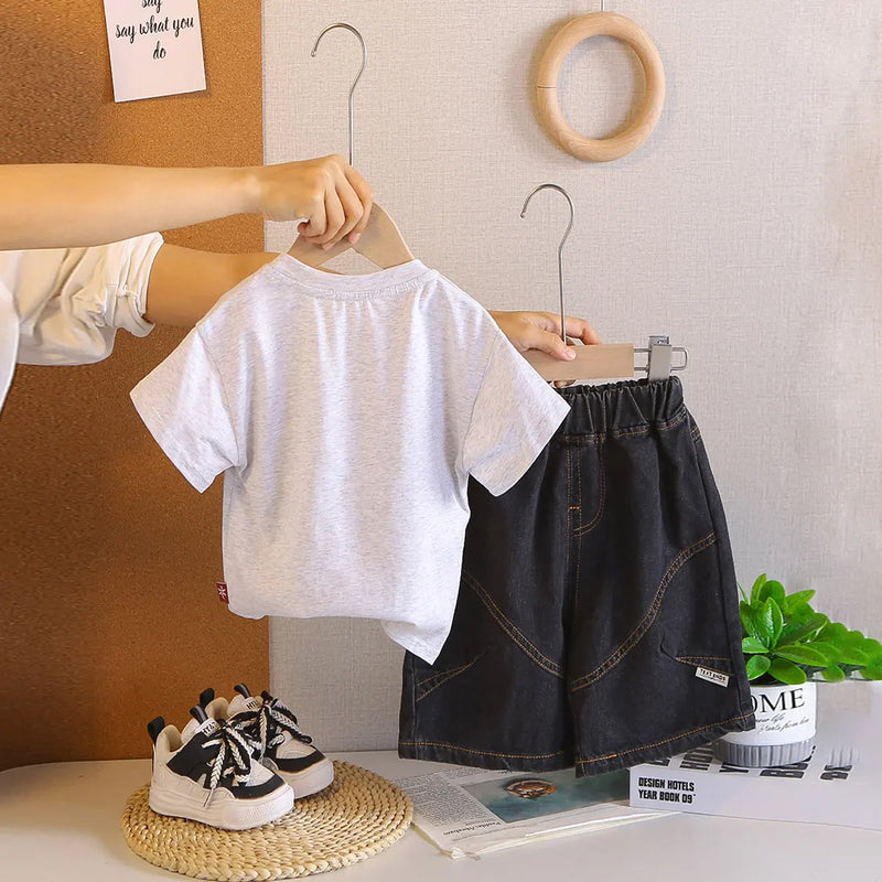Boys Light Grey Typographic Printed T-Shirt With Denim Shorts Sets Sets