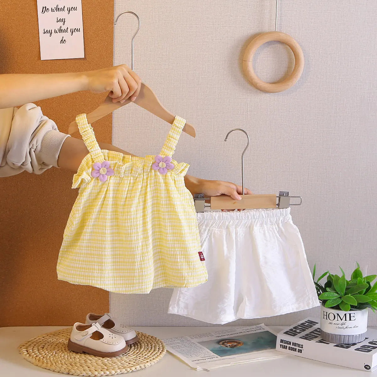 Girls Yellow Stripes Flower Appliqued Sleeveless Top With Shorts sets Sets Yellow 1-2 Y