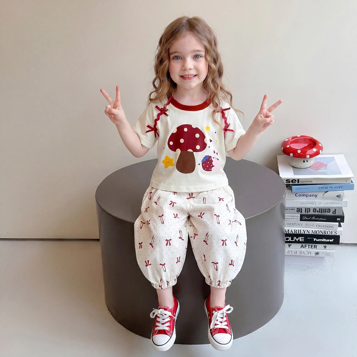 Girls Off White Mushroom Graphic T-Shirt With Balloon Pants Sets Sets
