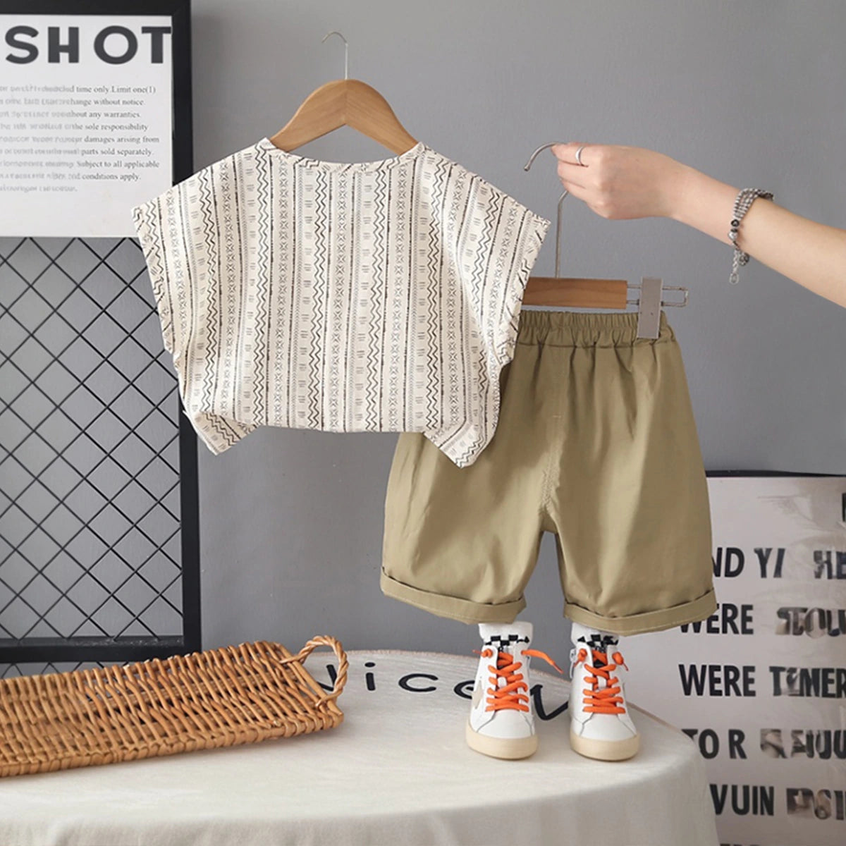 Boys Geometric Pattern Collarless Shirt With Khaki Shorts Set Sets