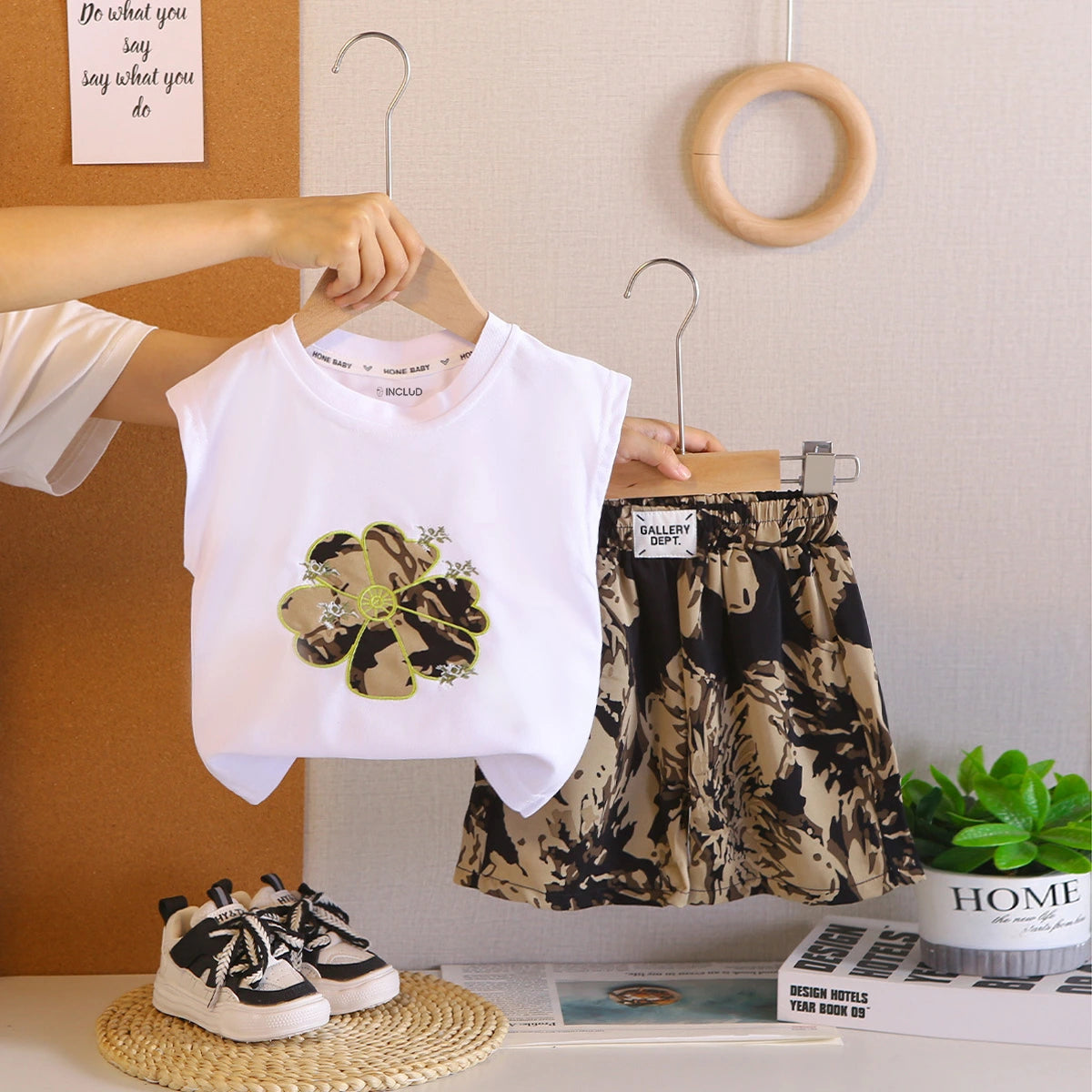 Girls White Floral Applique T-Shirt With Elasticated Printed Shorts Sets 2 pc. Sets White 1-2 Y