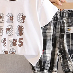 Boys White Numbers Printed T-Shirt With Checked Shorts Sets Sets