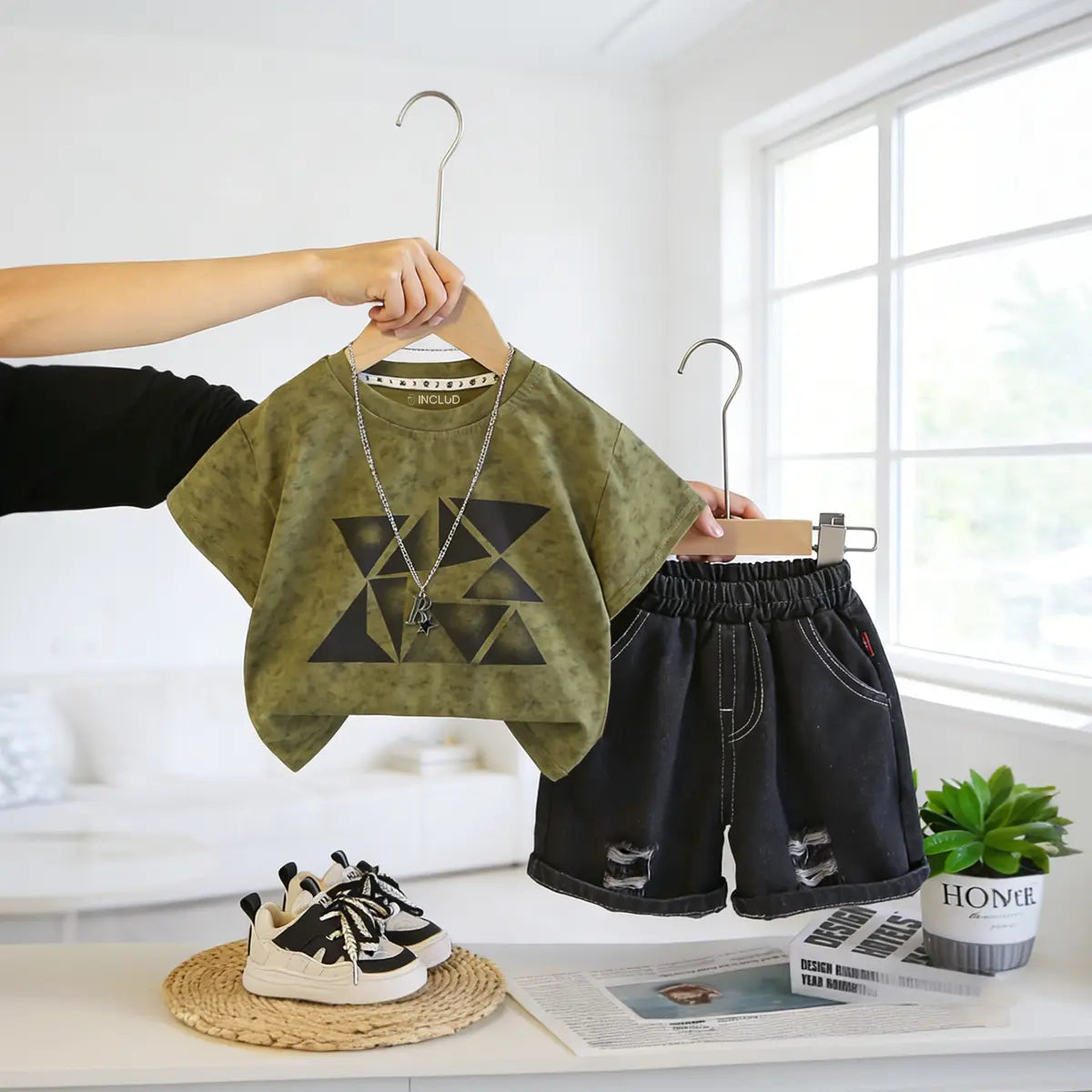 Boys Olive Green Geometric Print Round Neck T-Shirt With Shorts Sets Sets Olive 1-2 Y