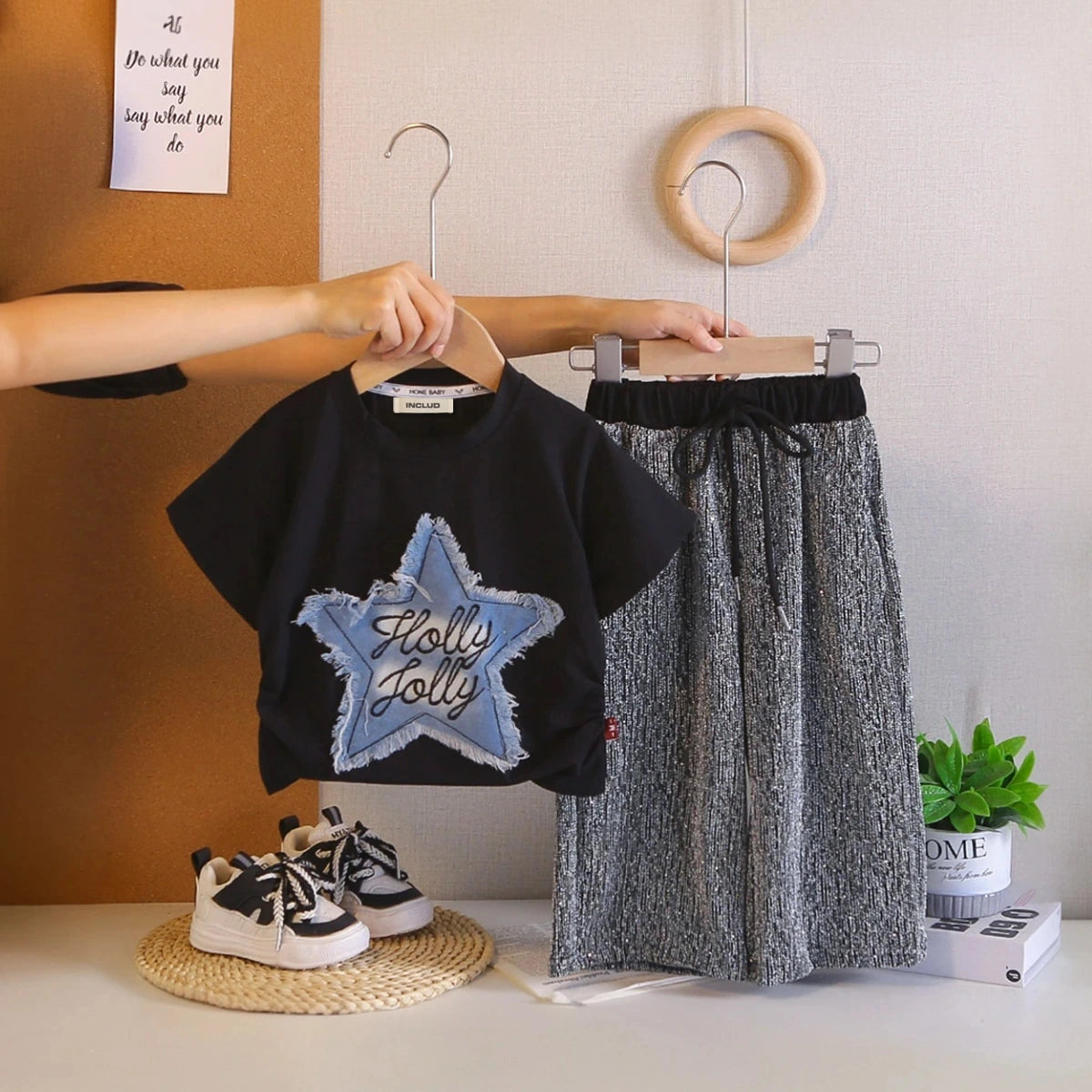 Girls Black Frayed-Denim Star Applique T-Shirt With Wide-Leg Textured Pant Sets Sets Black 1-2 Y