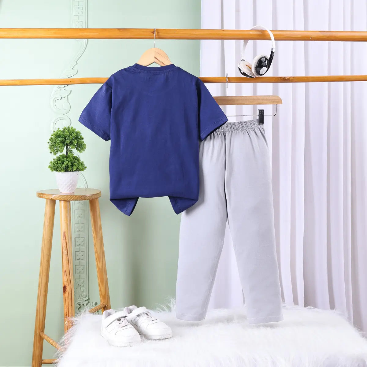 Boys Navy Blue Graphics Print T-Shirt With Elasticated Pants Sets Sets