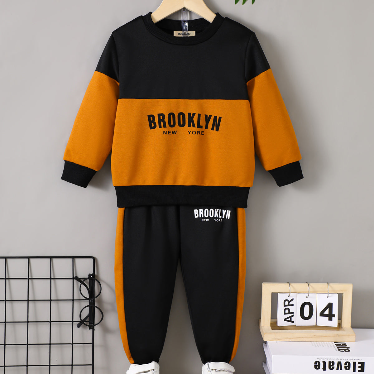 Boys Orange-Black Colorblocked Sweatshirt with Joggers Set Sets Black 3-4 Y