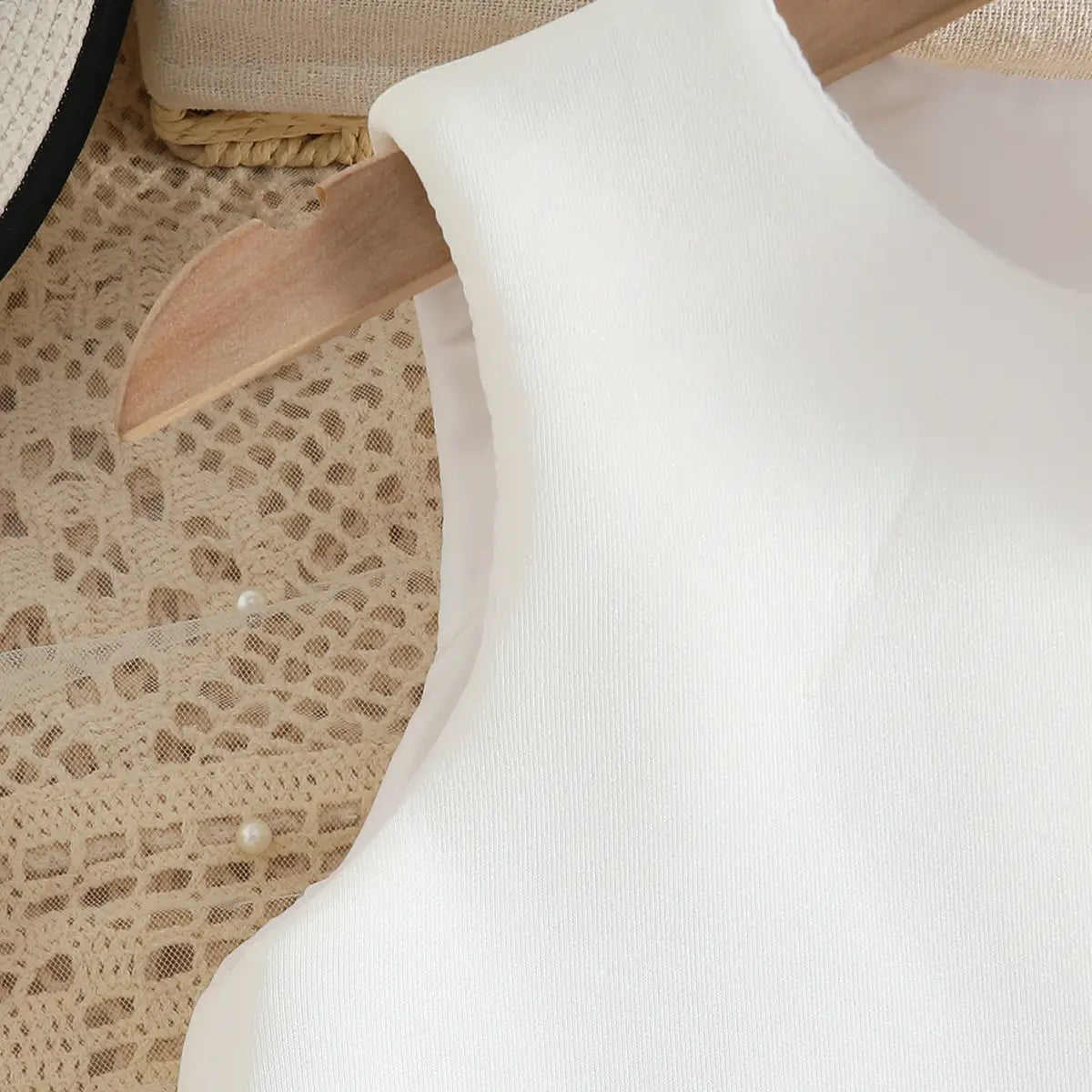 Girls White Sleeveless A-line Party Wear Dress With 3D Flowers Appliques Party Dresses