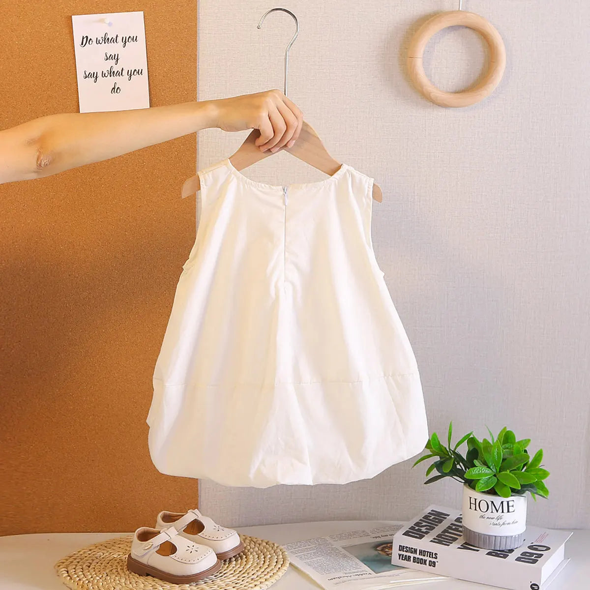 Girls Off White Flowers Applique Sleeveless Balloon Dress Casual Dresses
